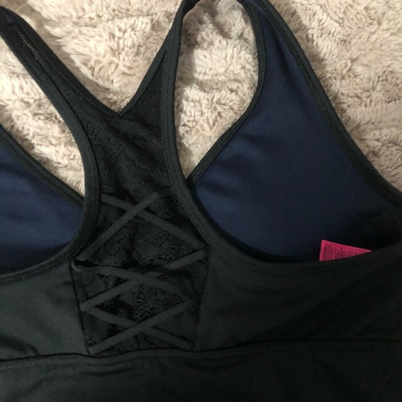 La Senza longline sports bra!!! Very flattering - Picture 3 of 5